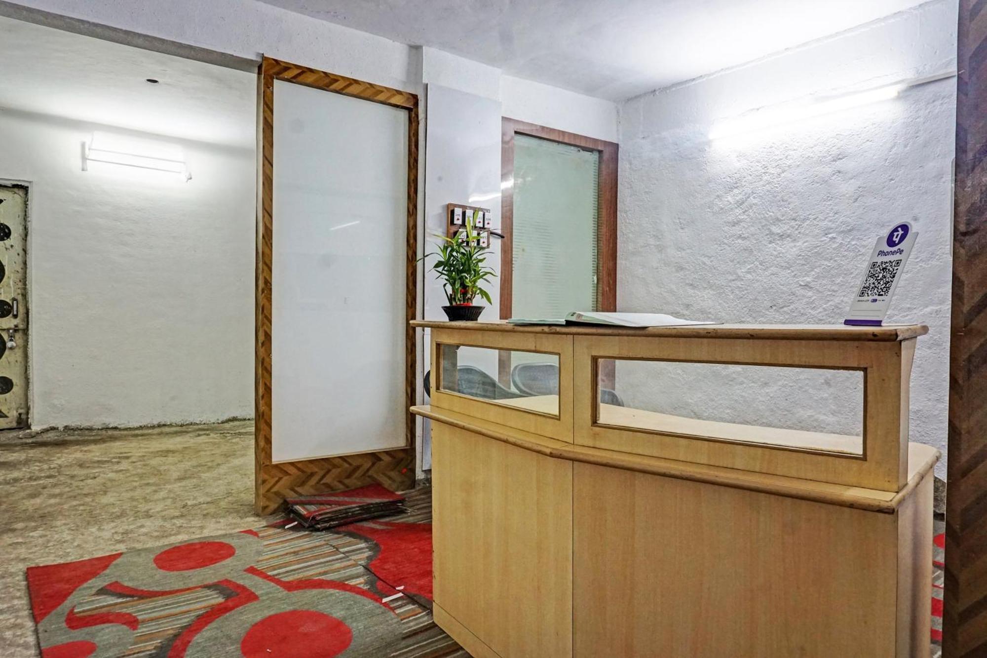 Oyo 820503 Lotus Lodge And Guest House Kharakvasla Extérieur photo